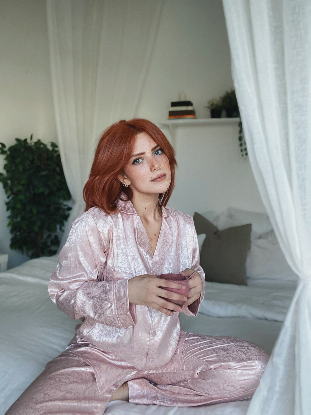 Node satin pajamas set