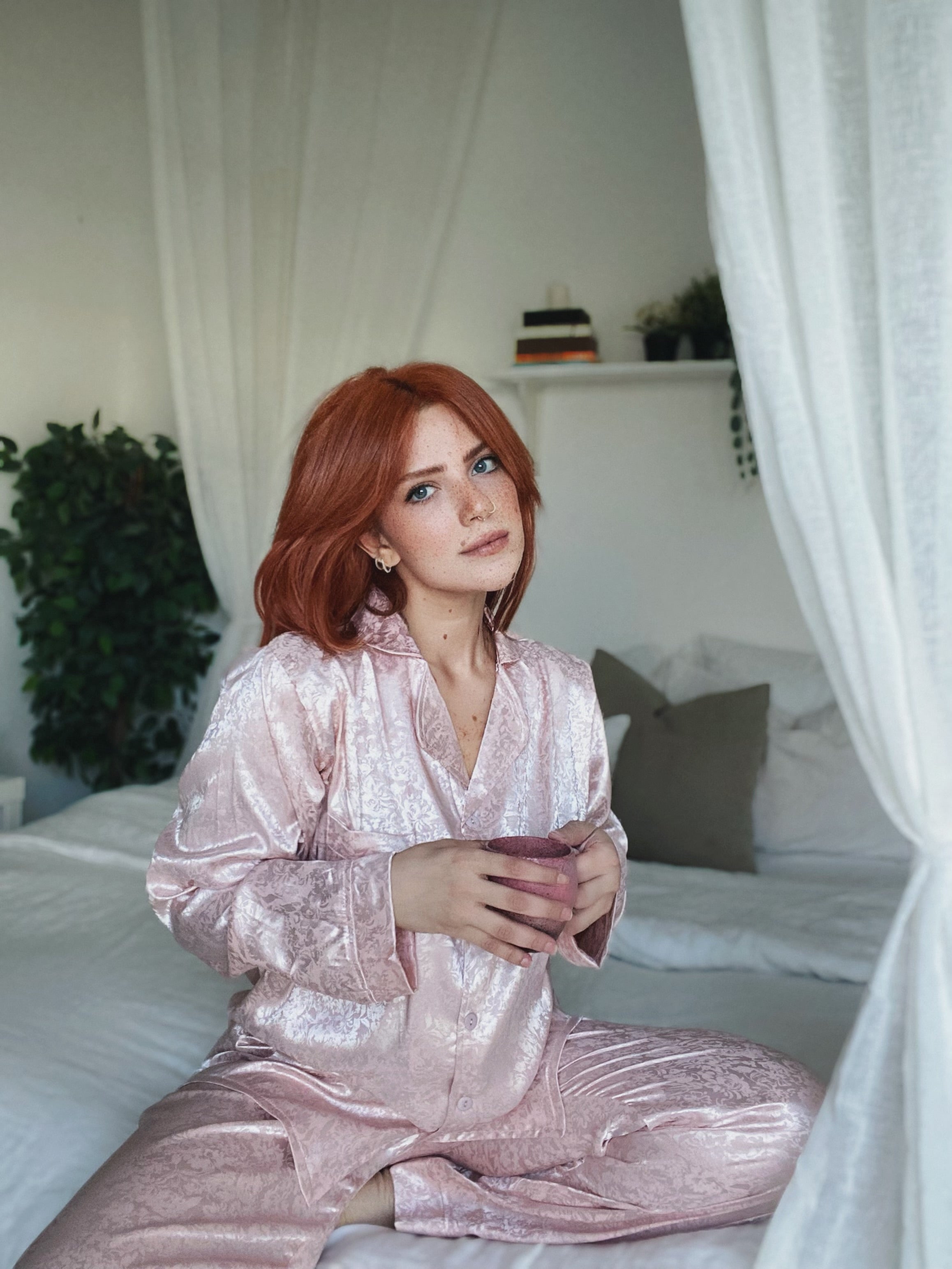 Node satin pajamas set