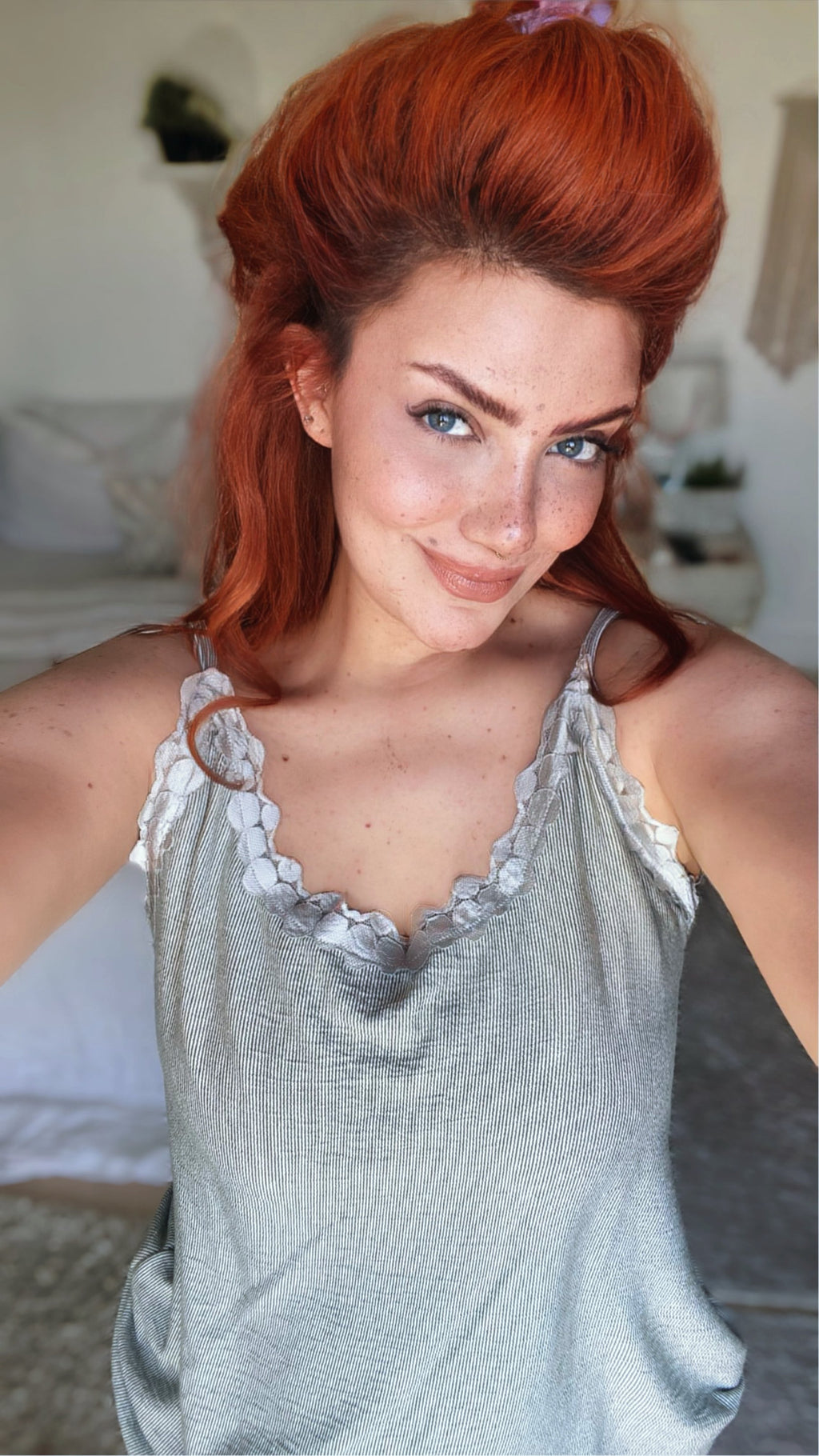 أخضر غامق مع دانتيل