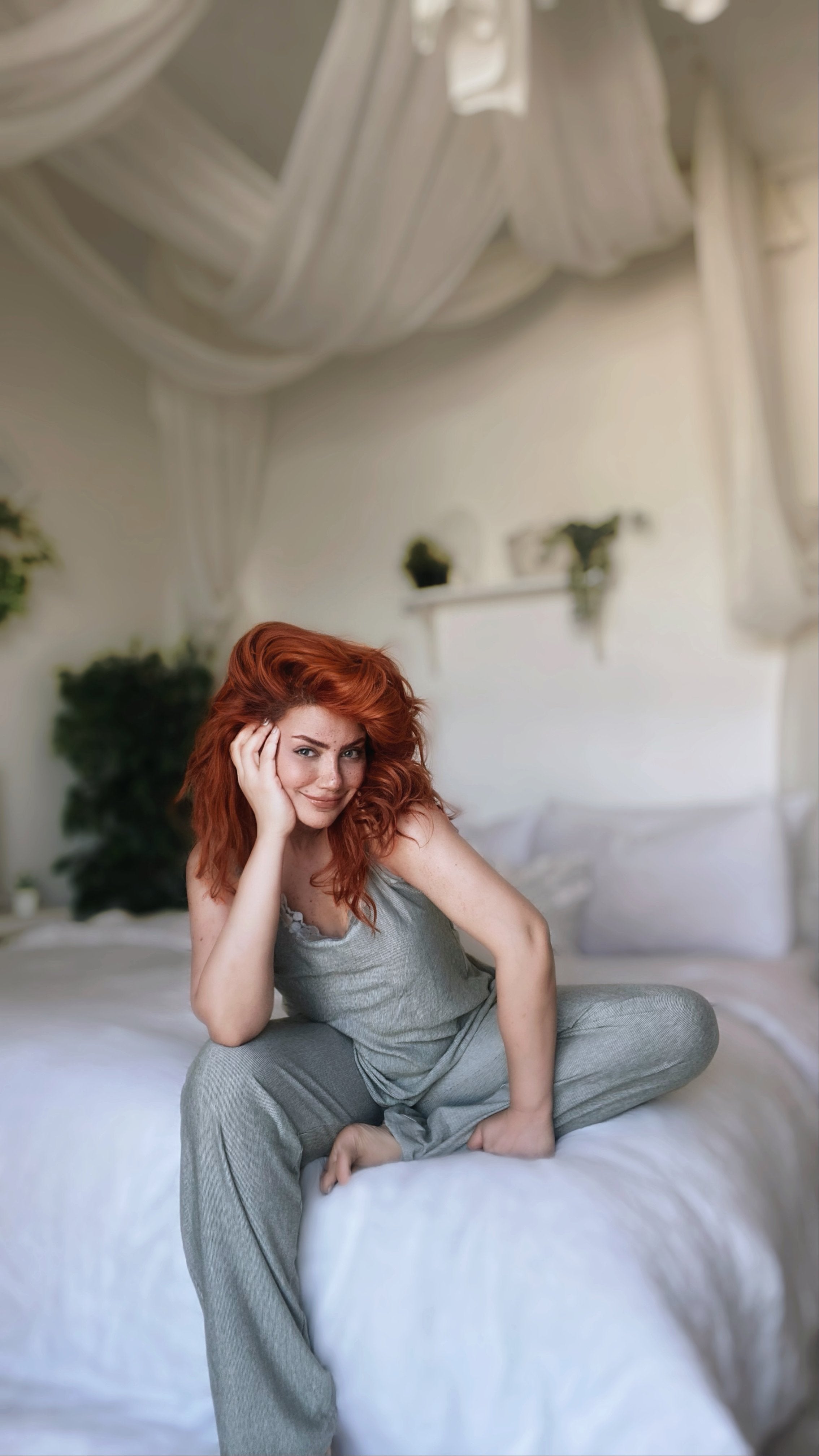 أخضر غامق مع دانتيل